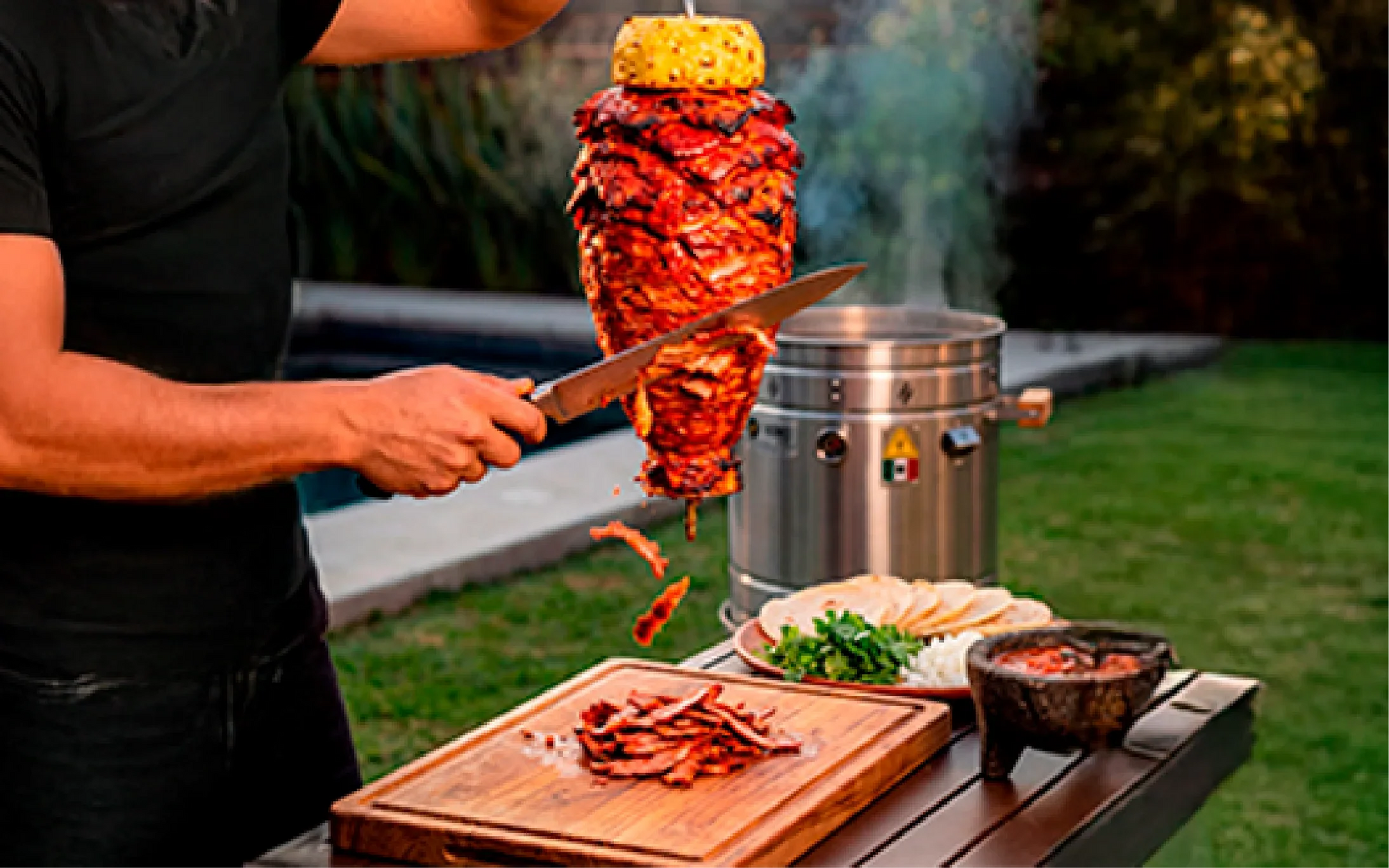 Trompo de Pastor en casa: La receta que solo puedes hacer en tu HUMO BARRIL.