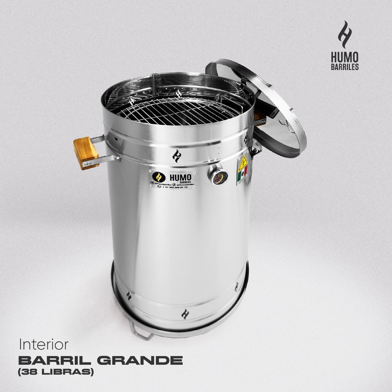 Humo Barril 38L Interior con tapa colgada en el barril y Parrilla abatible